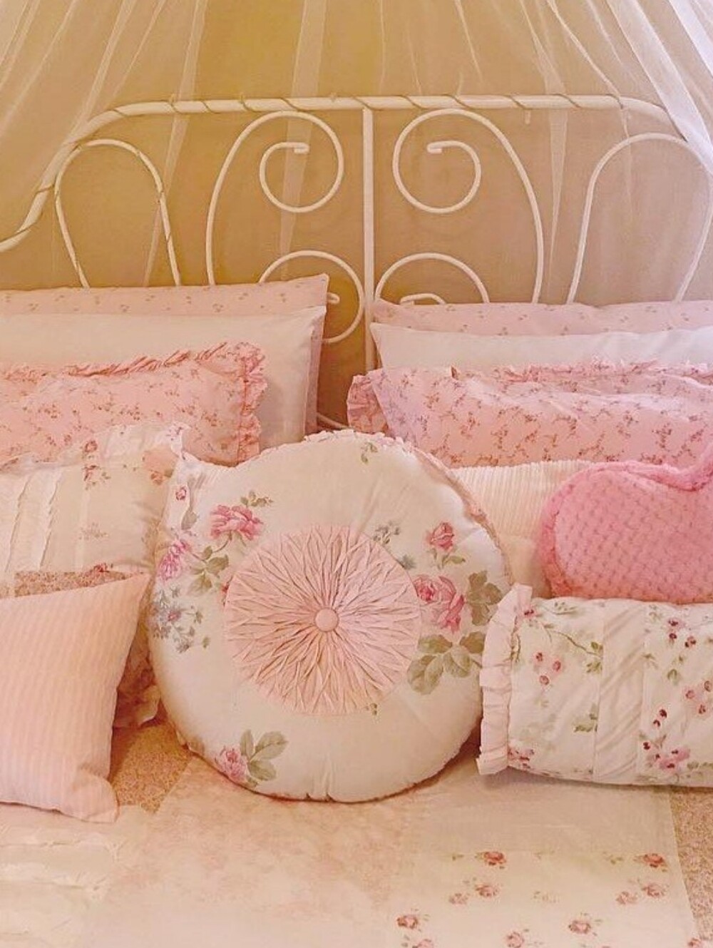 GUC simply Shabby Chic Rachel Ashwell Throw Pillow